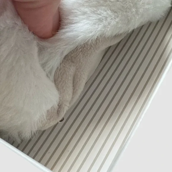 Doudou et Compangnie Fluffy Lamb Baby Booties White & Beige, NIB - Size Newborn - Picture 3 of 6